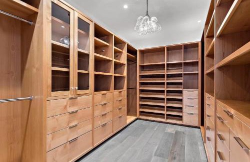 Beverly Glen Villa | Stunning 5BR Tree House Modern Estate