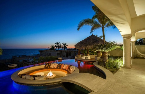 Buzzards Villa | Stunning 5BR Villa Sandcastle includes Jacuzzi , Heated Pool, & Gourmet Kitchen + More!