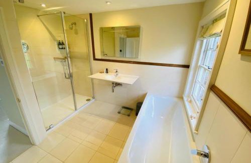 Abbess Roding House | Stunning 6-bed country house with heated pool
