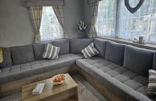 Pakefield Other | Stunning 6 Berth Caravan Near To The Beach At Pakefield Ref 68115Cr