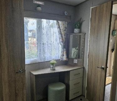 Pakefield Other | Stunning 6 Berth Caravan Near To The Beach At Pakefield Ref 68115Cr