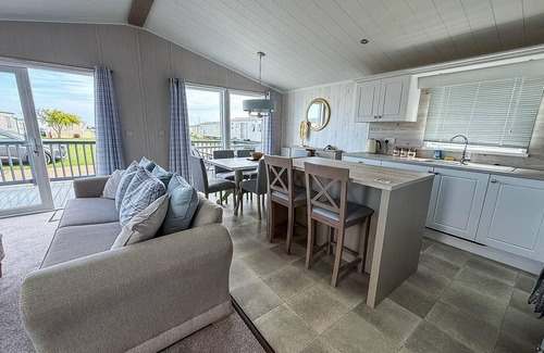 Hopton Cabin | Stunning 6 berth lodge with Wi-Fi at Broadland Sands in Suffolk ref 20136BS