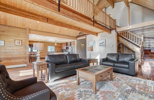 Divide House | Stunning 63 Acre Private Ranch with Pike Peak Views and Space to Roam, Pets with Fee