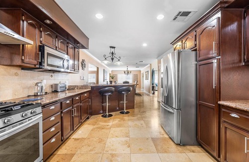 Downey House | Stunning 6BR Sanctuary Home in Downey