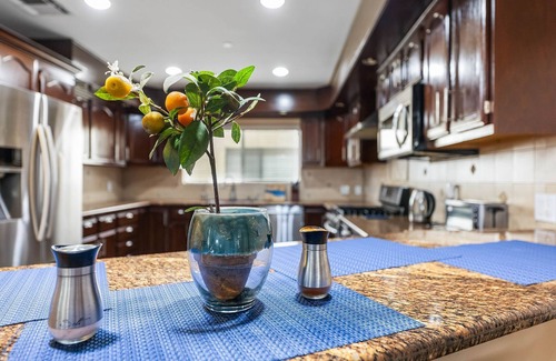 Downey House | Stunning 6BR Sanctuary Home in Downey