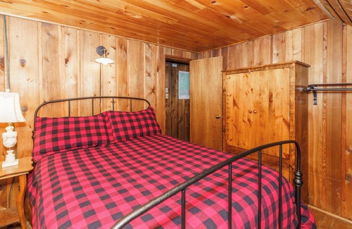 Bracebridge Cottage | Stunning A-Frame Cottage on Quiet Muskoka Lake