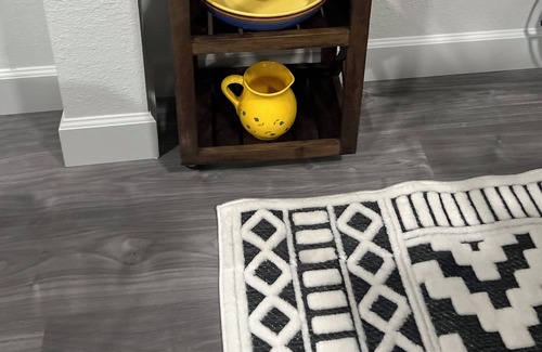 West Seattle Apartment | Stunning Alki Beach cottage/ minutes to Luman Feild/ airport downtown