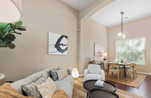 El Dorado Hills House | Stunning and Modern 5-Bedroom House in Prestigious Serrano Community