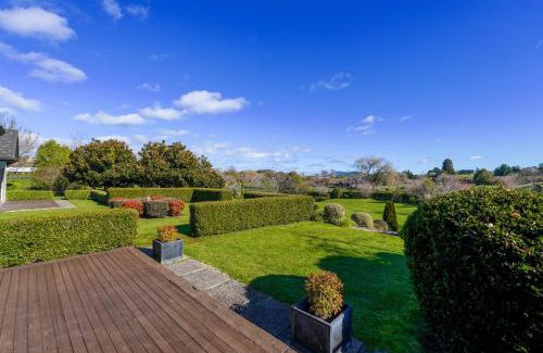Tikitere House | Stunning and Spacious 5-Bedroom Home in Rotorua