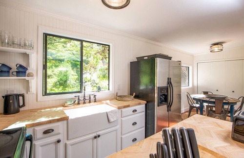 Forest Knolls House | Stunning and Tranquil Cottage Surrounded by Nature