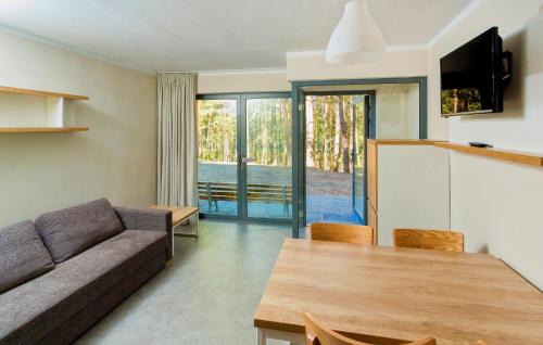 Sliwice Apartment | Stunning Apartment In Okoniny Nadjeziorne With Wifi