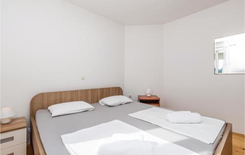 Supetarska Draga Apartment | Stunning Apartment In Supetarska Draga