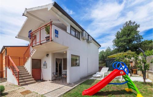 Peruski Apartment | Stunning Apartment In Marcana