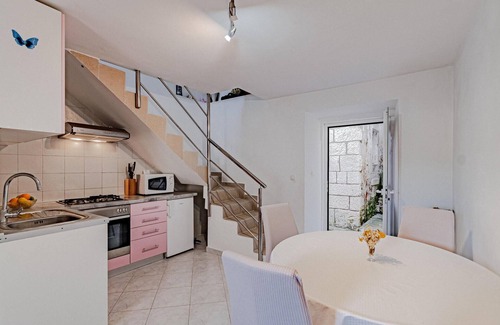 Racisce Apartment | Stunning apartment in Racisce with WiFi