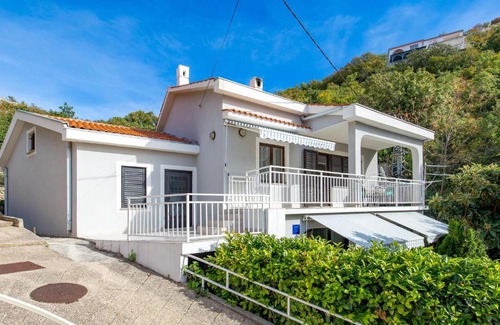 Senj Apartment | Stunning Apartment In Starigrad With Wifi
