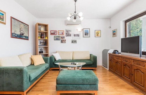 Senj Apartment | Stunning Apartment In Starigrad With Wifi