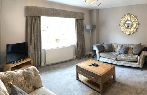 Broadway Apartment | Stunning Apartment In The Heart of Broadway