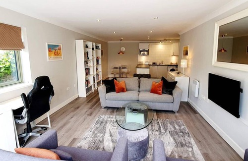 Pembroke Apartment | Stunning Apartment Overlooking Pembroke Castle
