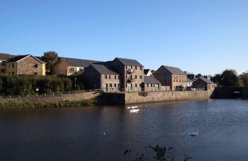 Pembroke Apartment | Stunning Apartment Overlooking Pembroke Castle