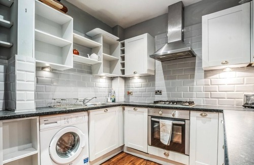Merchiston Apartment | Stunning Artistic Hideout Perfect for Family