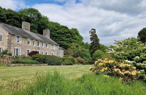 Honiton House | Stunning Arts and Crafts family home Outstanding views tennis court
