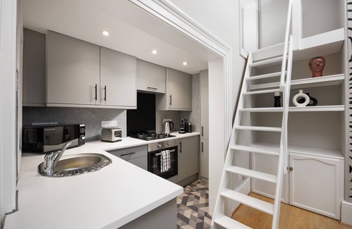 Plymouth Apartment | Stunning Arty Apartment & mezzanine