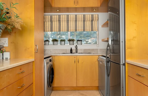 Bantry Bay Apartment | Stunning Bantry Bay Haven - Beach on Your Doorstep