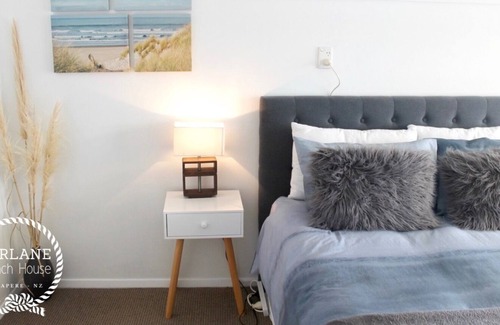 Omapere House | Stunning beach house located right on the beach in the heart of the Hokianga.