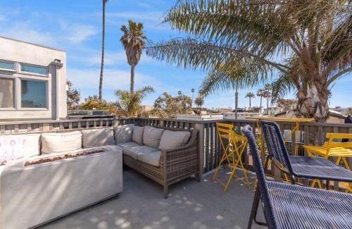 Mission Beach House | Stunning Beach House- Rooftop Patio & Ocean Views