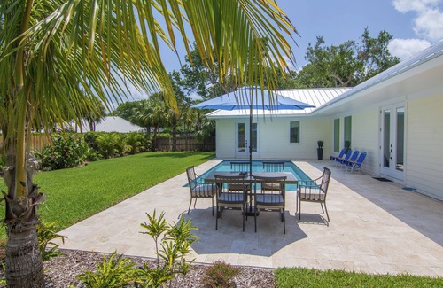 South Beach House | Stunning Beach side Pool Home - Sleeps 6 -Moorings/Floralton Beach area