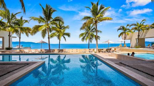 Las Glorias Apartment | Stunning Beachfront Condo - Sea Views & Pools