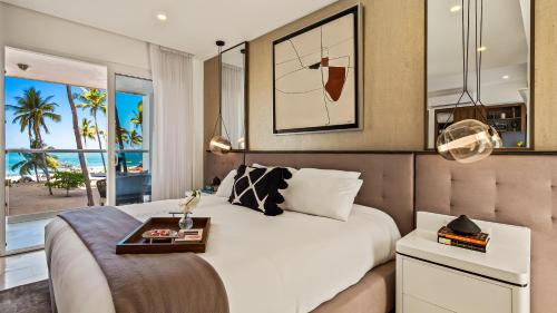 Las Glorias Apartment | Stunning Beachfront Condo - Sea Views & Pools