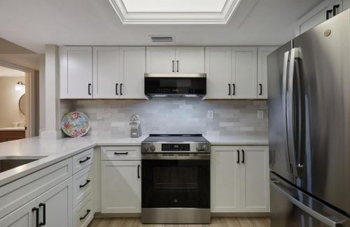 Sanibel House | Stunning Beachfront Residence at The Sanibel Inn- Resort Amenities Included!