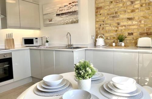 Porthcawl Apartment | Stunning Beachside Luxury Porthcawl 1 bedroom Apt, Parking, Prime Location