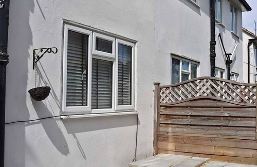 Barnehurst Apartment | Stunning beautiful 3 bed massiontte 3mins to Barnhurst Station