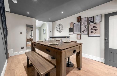 Bolton House | Stunning Bolton Abode - Sleeps 6 - Games Room & Free Parking