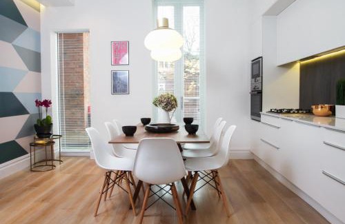 Queen's Park Apartment | STUNNING Brand New Apartment