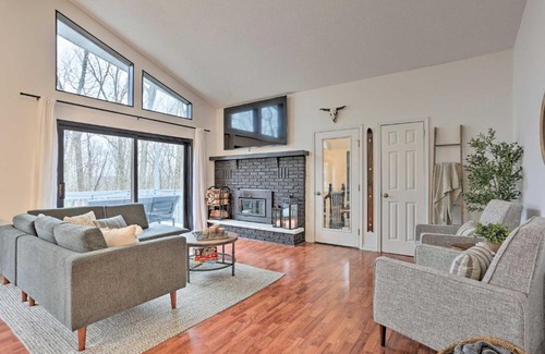 Bushkill House | Stunning Bushkill Getaway with Deck, 8 Mi to Skiing!