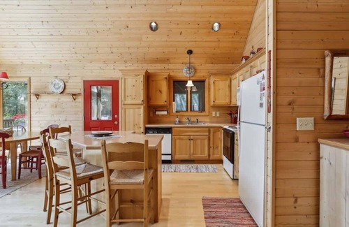 Spooner House | Stunning Cabin on Big McKenzie