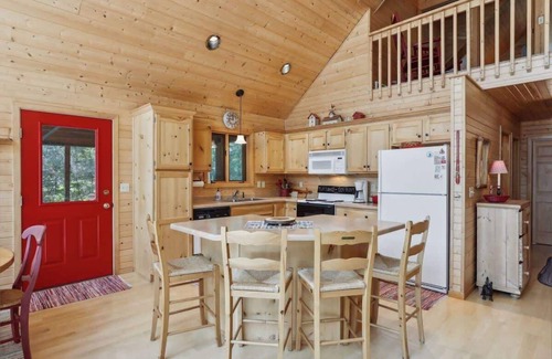 Spooner House | Stunning Cabin on Big McKenzie