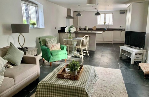 King's Bromley Apartment | Stunning Canalside Barn - 5 minutes from the "National Memorial Arboretum"