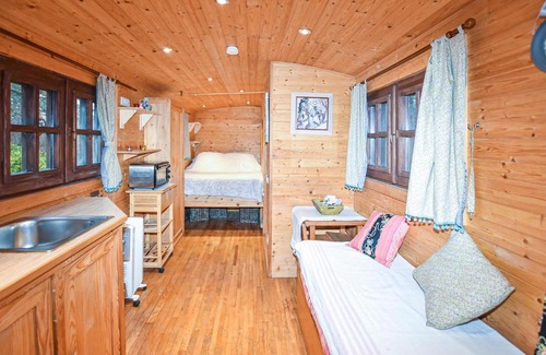 Gigondas Other | Stunning caravan in Gigondas with 1 Bedrooms and WiFi