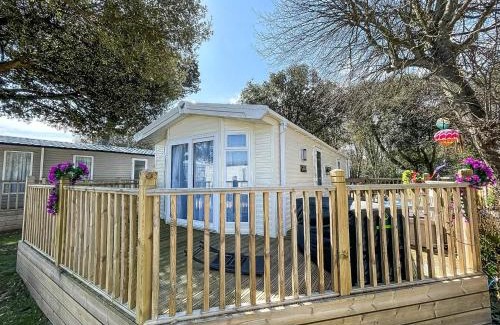 Corton Other | Stunning Caravan With Decking At Azure Seas In Suffolk Ref 32055Az