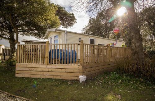 Corton Other | Stunning Caravan With Decking At Azure Seas In Suffolk Ref 32055Az