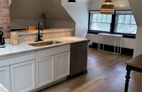 Old Northside House | Stunning Carriage House w/parking spot in Historic Old Northside Downtown Indy