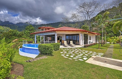 Ciudad Cortes House | Stunning Casa de la Roca House with Infinity Pool!