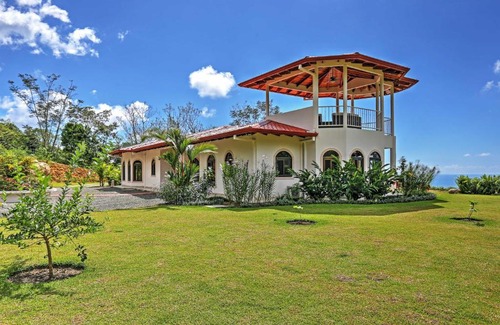 Ciudad Cortes House | Stunning Casa de la Roca House with Infinity Pool!