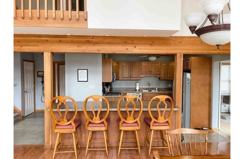 Gouldsboro Ski Chalet | Stunning chalet in Big Bass Lake - Pocono Mountains