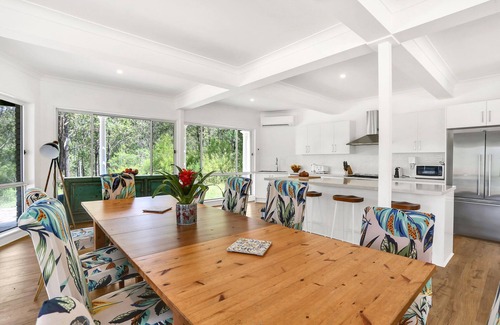 St. Albans House | Stunning 'Chapel' in the bush with pool, pet friendly
