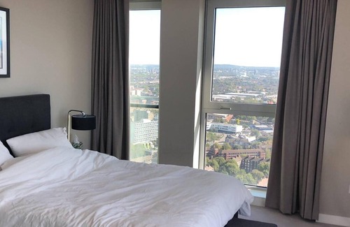 Newington Apartment | Stunning City Penthouse With 360 - Skyline View